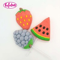 Sucettes de bonbons en forme de marseille, fruits, fraise, raisin, pastèque