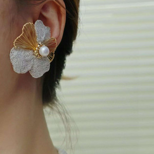 New Arrival Lace Floral <b>Drop</b> <b>Earrings</b> 14K Gold Filled With High Luster Natural Freshwater Pearls, Suitable For Dating & Wedding - Product Image 4