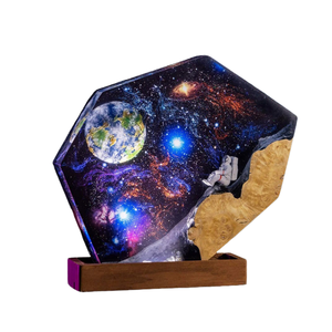 Lámpara <span class=keywords><strong>de</strong></span> Resina Galaxia con Astronauta Hecho a Mano, Lámpara <span class=keywords><strong>de</strong></span> Arte en Madera, Lámpara Decorativa Espacial Única <span class=keywords><strong>de</strong></span> Epoxi para Navidad y Halloween - Product Image 1