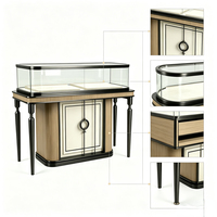 Vitrine d'îlot en verre à coins arrondis de style vintage personnalisée pour bijouterie, vitrine de présentation de bijoux