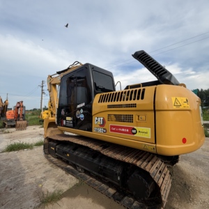 Excavatrice sur chenilles d'occasion de haute qualité, de taille moyenne, de marque japonaise Carter 315D2GC, 15 tonnes. - Product Image 4