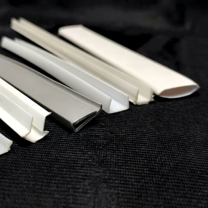 Bordure en mousse plastique blanche-grise pour fenêtre, profilé cannelé, bande de garniture en plastique de 3 mm - Product Image 1