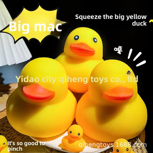 Pato Gigante Amarillo Big Mac, Juguete Antiestrés de Goma Termoplástica de Rebote Lento y Extra Grande - Product Image 6