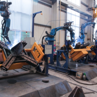 Robot de soudage CO2 à refroidissement par eau pour la fabrication de pieds de pylônes de transmission