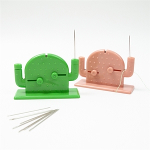 Enfile-aiguille automatique en plastique pour bureau, enfile-aiguille à double trou, outil d'insertion pour travaux d'aiguille, quilting, artisanat, couture DIY - Product Image 2