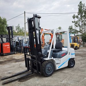 Montacargas TCM de 3 Toneladas Usado a Bajo Precio, Montacargas Diésel FD30 de 3 Toneladas con Motor Isuzu Original Japonés - Product Image 3