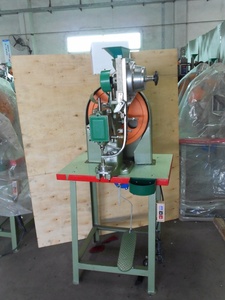 CD-J5E ChengDa China Factory vendita diretta macchina <span class=keywords><strong>per</strong></span> <span class=keywords><strong>occhielli</strong></span> semiautomatica di alta qualità <span class=keywords><strong>per</strong></span> rivettatura di <span class=keywords><strong>occhielli</strong></span> superiori <span class=keywords><strong>per</strong></span> scarpe in pelle - Product Image 2