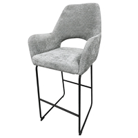 Chaise de bar élégante en tissu gris, hauteur comptoir, avec dossier ouvert, fauteuil rembourré, structure en métal noir pour café, hôtel, salon