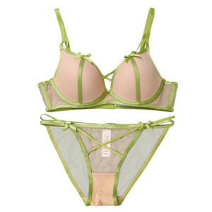 Lencería Sexy de Encaje Ultrafino con Lazo, Hermoso Conjunto Rojo de 2 Piezas de Sujetador y Bragas para Mujer - Product Image 4