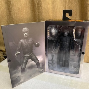 Figura de Acción de PVC de 7 Pulgadas de NECA04810 <span class=keywords><strong>Universal</strong></span> Monsters Werewolf, Versión en Blanco y Negro, para Mayores de 14 Años - Product Image 3