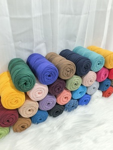 Bán buôn trực tiếp sợi len thun 100% <span class=keywords><strong>polyester</strong></span> dệt tay 200g, độ đàn hồi cao, nhuộm màu, dùng làm thảm đan móc tự làm - Product Image 3