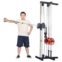 Station de musculation murale multifonctionnelle en acier avec double poulie réglable pour le dos et la poitrine