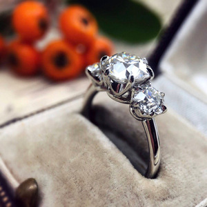 Anello Triplo con Accenti per Donne, Stile Occidentale Lucido, Accessorio da Dito alla Moda per Feste, Regalo - Product Image 3