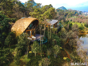 Stile bocca di balena casa sull'albero in legno Villa Heavy Duty all'aperto Lodge terrazza Semi-infinito piscina a due piani baita <span class=keywords><strong>Resort</strong></span> - Product Image 3