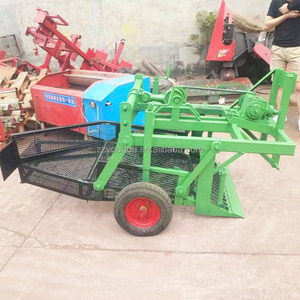 Tracteur agricole à quatre roues avec machine de levage et de récolte des arachides - Product Image 4