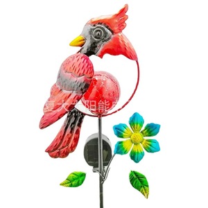 Lámpara Solar de Jardín con Forma de Pájaro Cardenal Rojo, Decoración de Hierro Forjado LED, Resistente al Agua, para Exteriores - Product Image 2