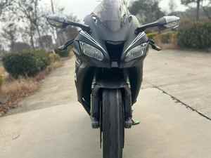 คาวาซากิ ZX-10R รถสปอร์ตเร็วระดับเรือธง: เครื่องยนต์ 998 ซีซี แบบอินไลน์ 4 สูบ และศักยภาพการปรับแต่งสำหรับการแข่งขันที่ยอดเยี่ยม เครื่องยนต์ทรงพลัง 1000 ซีซี แบบอินไลน์ - Product Image 3