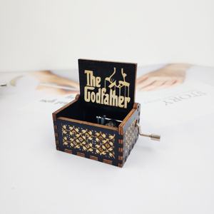 Mini boîte à <span class=keywords><strong>musique</strong></span> en bois Spot pour les fans d'anime et les cadeaux de vacances/d'anniversaire Jouet noir avec un design unique - Product Image 5