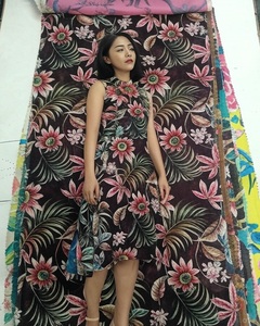 Tela Ligera de Algodón 100% con Impresión Digital Personalizada de Alta Calidad 2026 para Confección de Prendas y Vestidos - Product Image 1