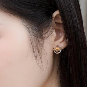 Eleganti Orecchini a Perno Bicolore a Forma di Cervo con Cristalli e Strass, Placcati in Oro 18K, Gioielli di Moda per Donna, Idea Regalo - Product Image 4