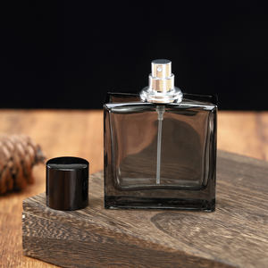 Flacon de parfum carré brun foncé de 50 ml et 100 ml en gros avec bouchon rond noir et vaporisateur pour usage personnel et commercial - Product Image 4