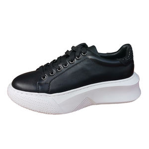 Il primo strato di pelle bovina piccole <span class=keywords><strong>scarpe</strong></span> <span class=keywords><strong>bianche</strong></span> nuove <span class=keywords><strong>scarpe</strong></span> sportive Casual da <span class=keywords><strong>donna</strong></span> in pelle traspirante All-Match Flat Tide Sneakers - Product Image 2