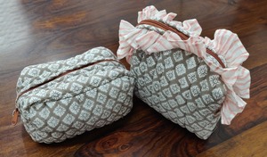 100% Cotton Filling Quilted Cotton Cosmetic Bag Zipper <b>Makeup</b> Pouch Floral Pattern Travel Toiletry <b>Case</b> Customized - Product Image 3
