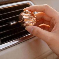 Diffuseur de parfum solide pour grille d'aération de voiture, en alliage de zinc et d'aluminium, design haut de gamme, ornement parfumé naturel