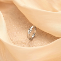 Bague personnalisée avec fleur de naissance, bague empilable délicate, bijoux floraux minimalistes, cadeau pour elle