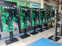 Affichage numérique LCD haute luminosité 3000 nits lisible en plein soleil, sur pied ou suspendu pour vitrine de promotion en magasin de détail