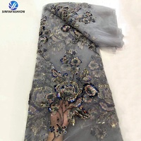 Nouvelle conception de dentelle française brodée de perles et de paillettes, dentelle de haute qualité de style floral pour robe femme, tissus de dentelle en filet avec perles et paillettes