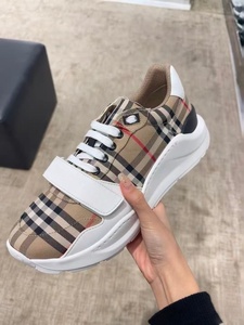 Zapatillas de plataforma de alta calidad con diseño lujoso y estilo a rayas. Perfecto para caminar y actividades al aire libre. - Product Image 5