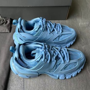 Zapatillas deportivas de diseño con luces LED de marca de moda. Zapatillas deportivas cómodas y transpirables con cordones de diseñador. - Product Image 3