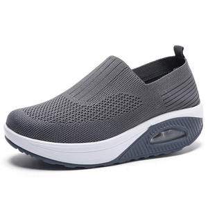 Zapatillas deportivas casuales de malla de caña baja para hombre, modelo 2026, con amortiguación de aire, suela suave, estilo moderno para caminar, color liso. - Product Image 6