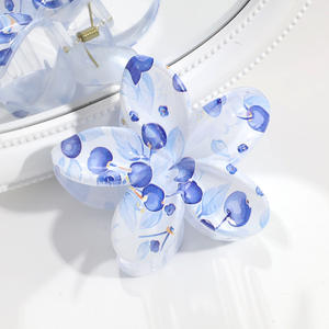 Nouvelle mode : Pinces à cheveux requin en plastique imprimées fruits et fleurs, idéales pour les fêtes, vente en gros - Product Image 6