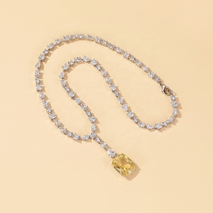 Conjunto de Joyería Vintage de Latón con Diseño Geométrico en Rodio, Collar y Aretes con la Frase 'Te Amo' en 100 Idiomas para Mujer - Product Image 3