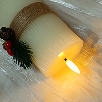 Ensemble de 3 bougies pilier de Noël, bougies LED à rayures verticales avec cône de pin et fleur séchée rouge, décoration de Noël pour la maison et cadeau