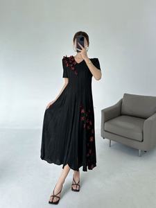 Miyake 2025 ODM colore puro per le donne nuovo stile francese elegante delicato Versatile Look dimagrante sciolto che riduce la lunghezza del pavimento - Product Image 6