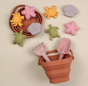 Juguete de Playa para Bebés 100% de Grado Alimenticio, Juego de 8 Piezas para Jugar con Agua y Arena, Juego de Juguetes de Playa de Silicona para el Verano - Product Image 3
