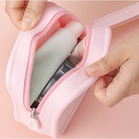Organisateur de maquillage de voyage en silicone personnalisé pour femmes sac de rangement cosmétique à fermeture éclair étanche sacs de maquillage portables