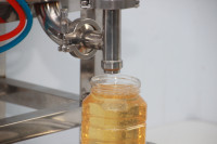 Machine de remplissage semi-automatique pour pâte de sésame, huile comestible, colle, crème cosmétique, miel visqueux