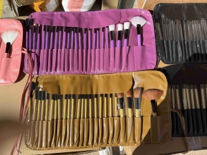 Juego de Brochas de Maquillaje de Viaje Profesional de 24 Piezas con Pelo Sintético y Bolsas de Almacenamiento de PU para Aplicación de Sombra de Ojos para Maquilladores - Product Image 4