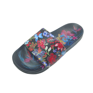 صنادل ربيعية عصرية بالجملة بتصميم زهور مطبوعة قابلة للتخصيص، شباشب للحمام خفيفة الوزن وسريعة الجفاف من الجلد - Product Image 3