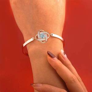 Aihitero Brazalete <span class=keywords><strong>de</strong></span> Oro Rosa con Flores y Mensaje 'Siempre <span class=keywords><strong>Mi</strong></span> Hermana, Siempre <span class=keywords><strong>Mi</strong></span> <span class=keywords><strong>Amiga</strong></span>', 18cm <span class=keywords><strong>de</strong></span> Largo, con Circonita Cúbica, para Mujer - Product Image 4