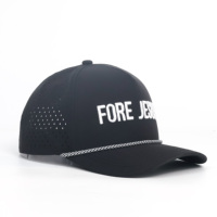 Casquette personnalisée à 5 panneaux en nylon imperméable et respirant avec trous découpés au laser, logo brodé en 3D, différentes couleurs et cordons personnalisés