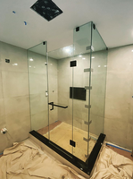 Balustrades et mains courantes en verre pour extérieur, design industriel et rustique, protection UV, garantie 5 ans pour usage extérieur