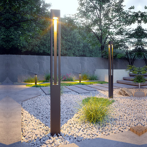 Lampadaire de jardin extérieur en fer avec abat-jour en verre LED 2700K IP66 Ampoule A19 non amovible AC 220V Alimenté par énergie solaire avec détecteur de mouvement et variateur d'intensité - Product Image 4