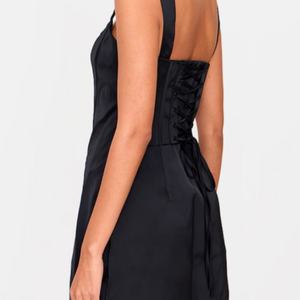 เดรสสั้นรัดรูปคอสแควร์ผ้าทอสีดำผูกโบว์ด้านหลังแต่งลูกไม้พร้อมโลโก้สั่งทำพิเศษสำหรับฤดูร้อน - Product Image 3