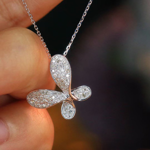 Collana con Ciondolo a Fiocco per Donne, Gioiello Minimalista ed Elegante alla Moda - Product Image 1