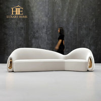 Canapé Chesterfield moderne en velours trois places avec pieds en acier inoxydable pour appartement, villa, usage domestique